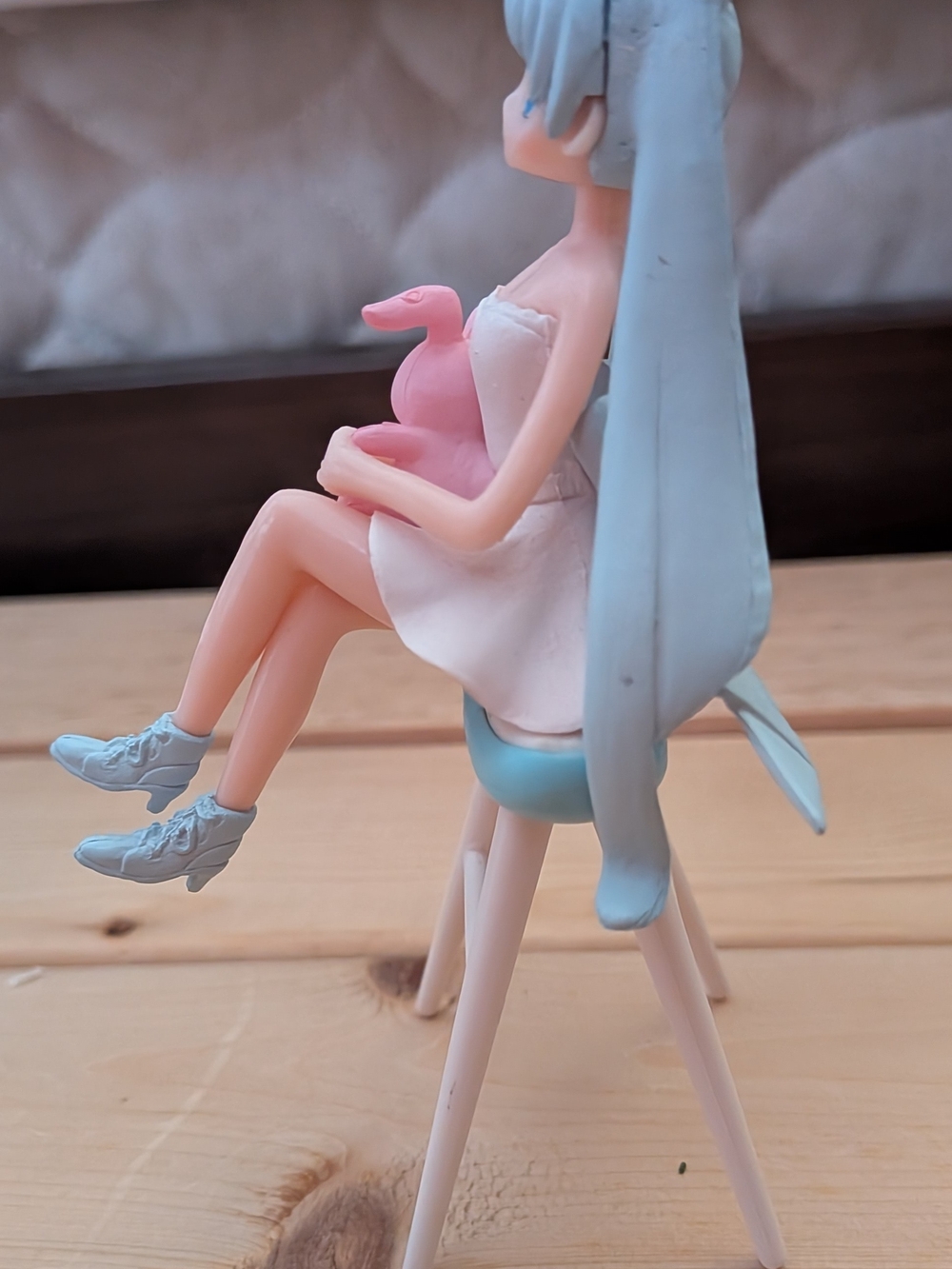 PVC Collectible Pastel Blue-Haired Hatsune Miku/Princess Serenity Set - Picture 4 of 4